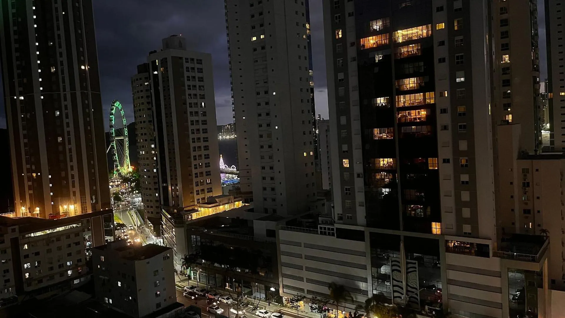 Appartement Curta!|186|Ape Aconchegante Vista Da Roda Gigante Balneário Camboriú Brazilië